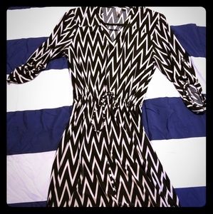 Black and White Geo Design 3/4 Length Sleeve Dress